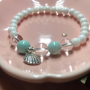 Turquoise and Tridacna bead bracelet